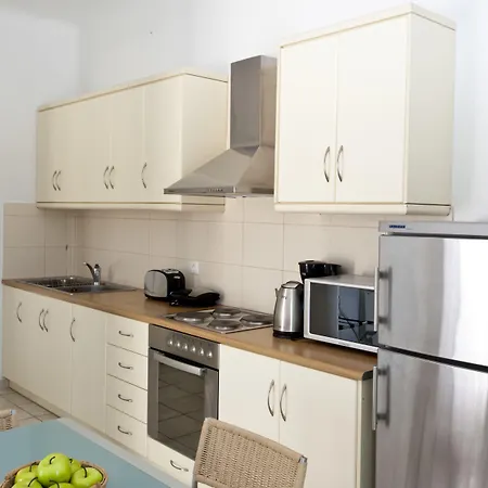 ニレアス アパート プラティス・ヤロス