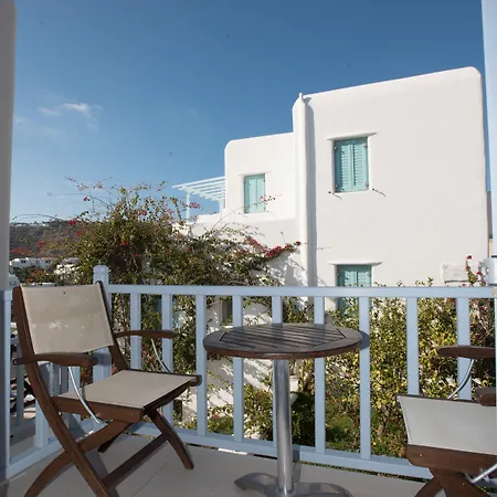 ニレアス アパート *