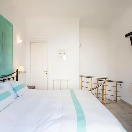 ニレアス アパート *