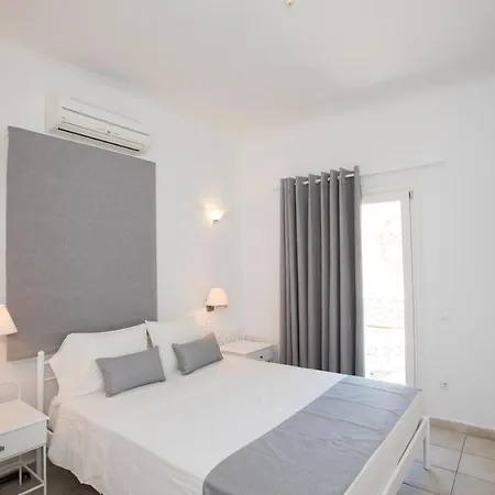 ニレアス