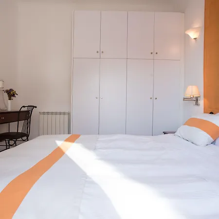 アパート ニレアス プラティス・ヤロス