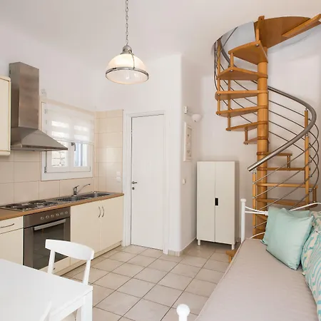 アパート ニレアス プラティス・ヤロス